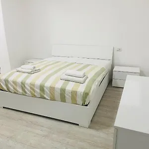 Living Center Appartamento Aeroporto di Catania Fontana Rossa